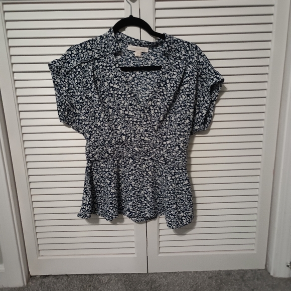 Monteau Tops - V neck floral blouse